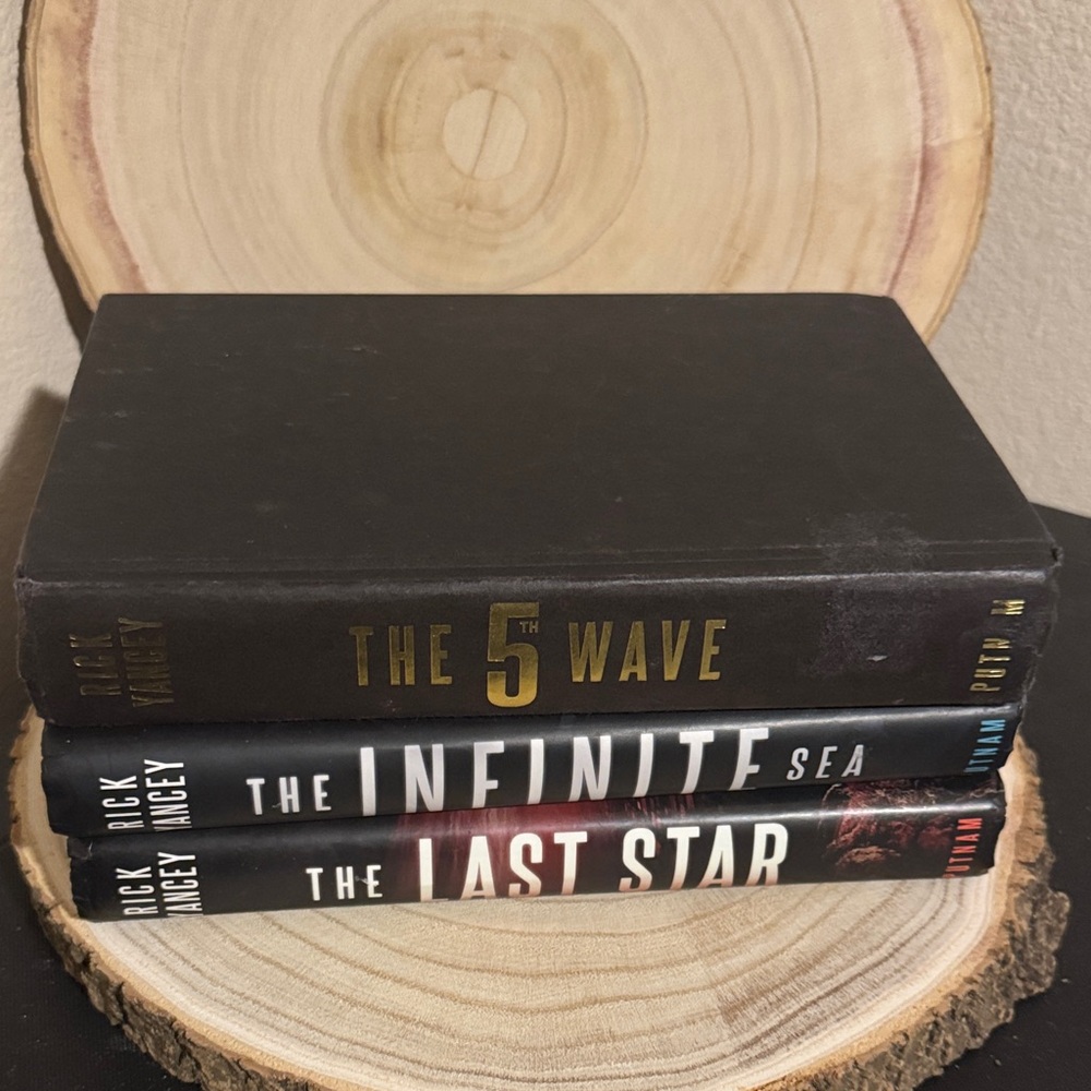 The 5th Wave Series by Rick Yancey